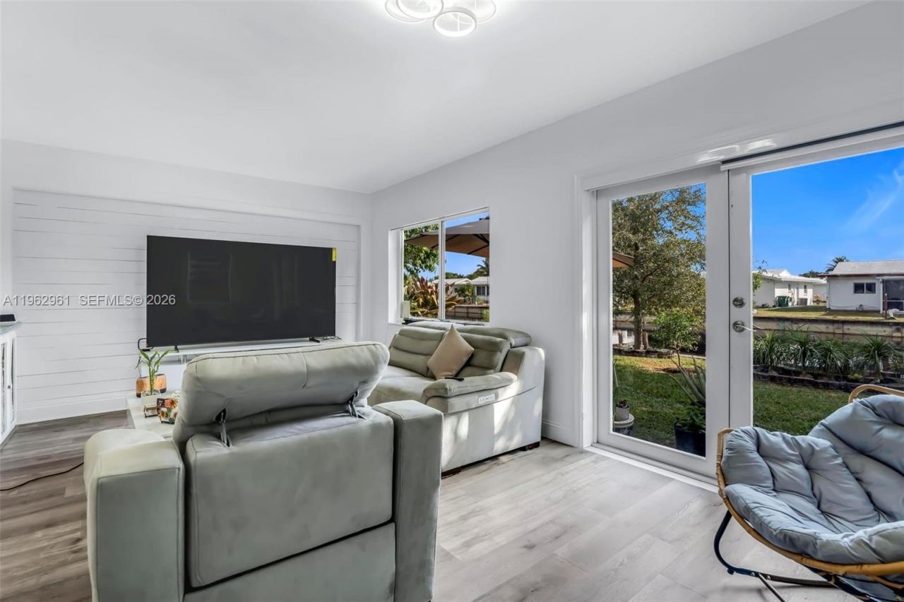 6810 NW 74th Pl, Tamarac, FL 33321 Photo