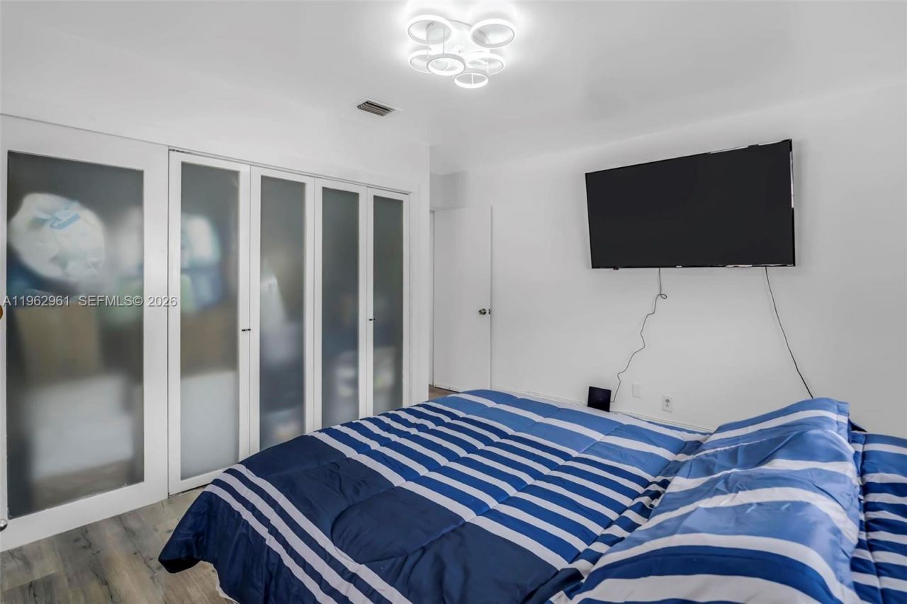 6810 NW 74th Pl, Tamarac, FL 33321 Photo