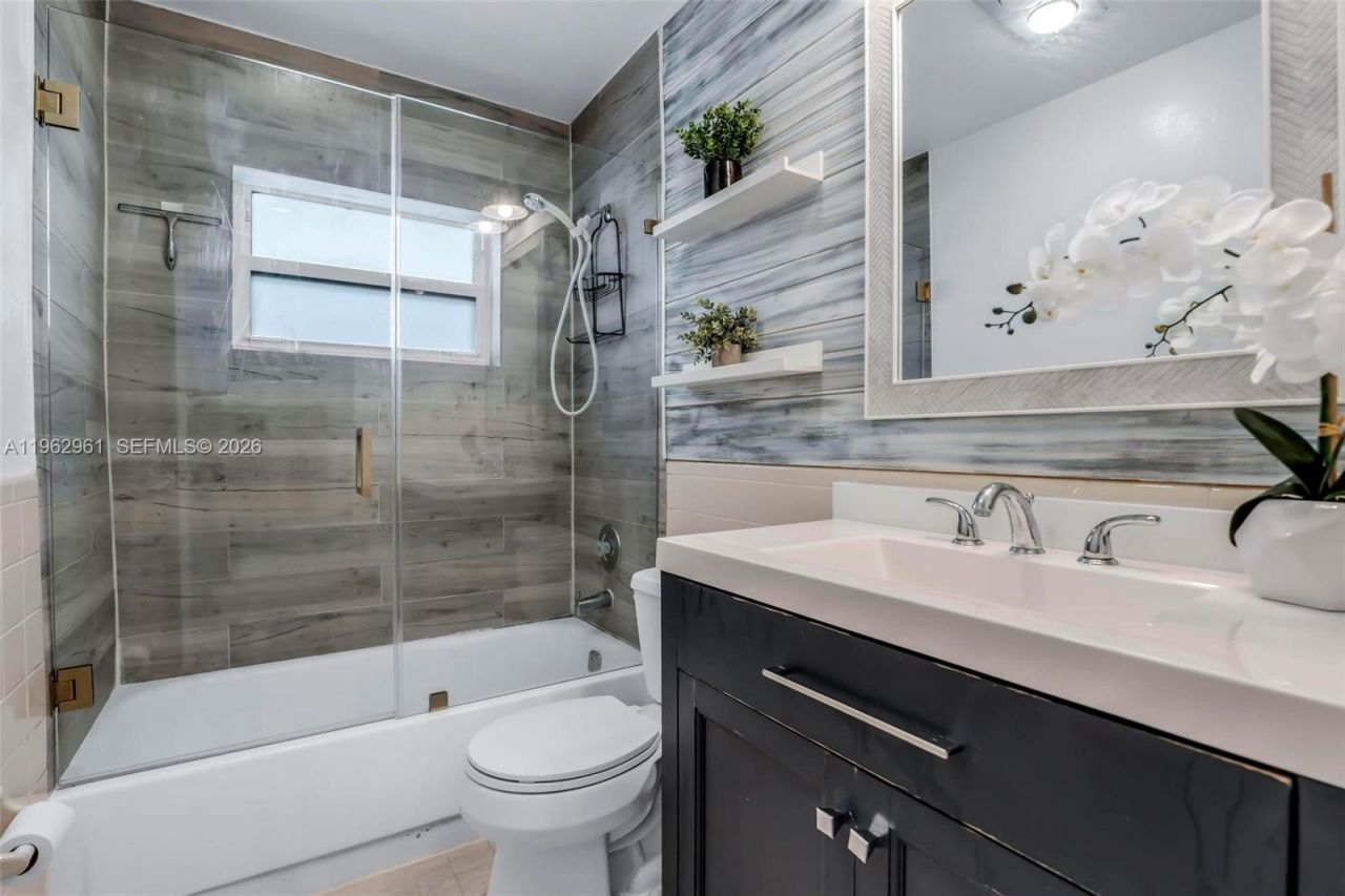 6810 NW 74th Pl, Tamarac, FL 33321 Photo