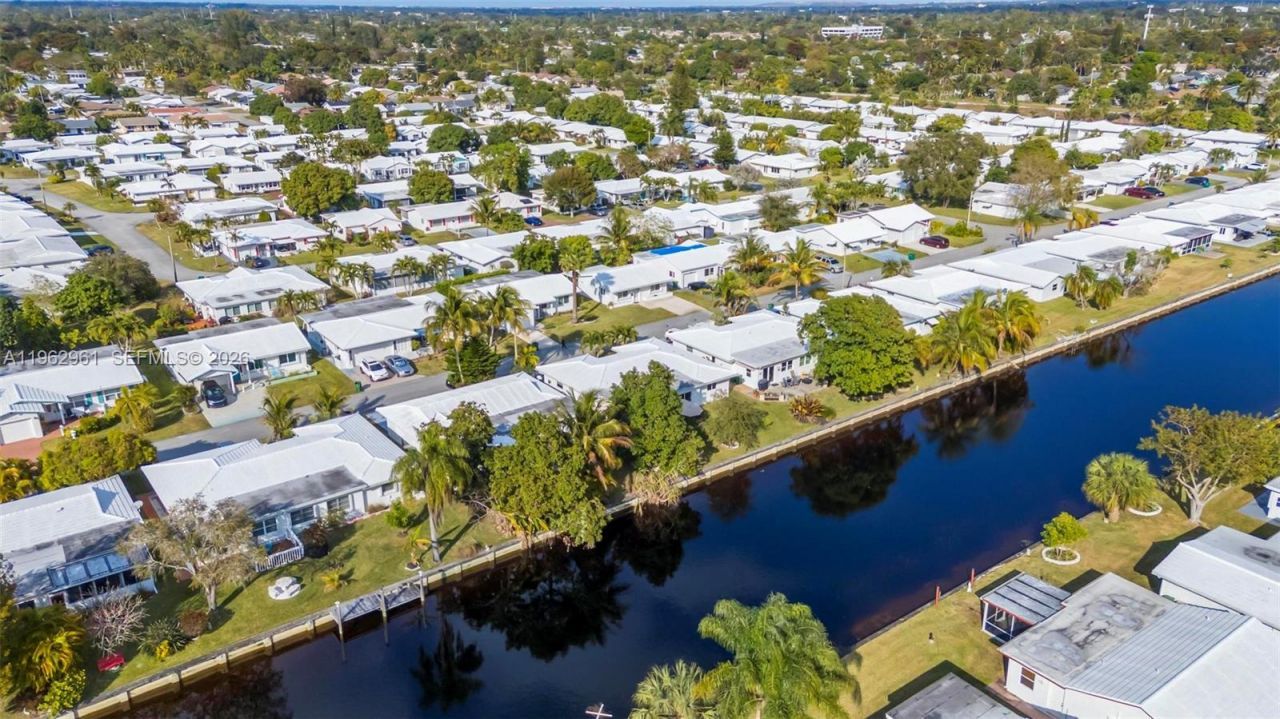 6810 NW 74th Pl, Tamarac, FL 33321 Photo