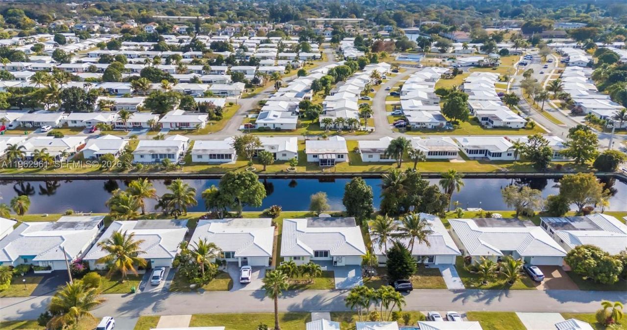 6810 NW 74th Pl, Tamarac, FL 33321 Photo