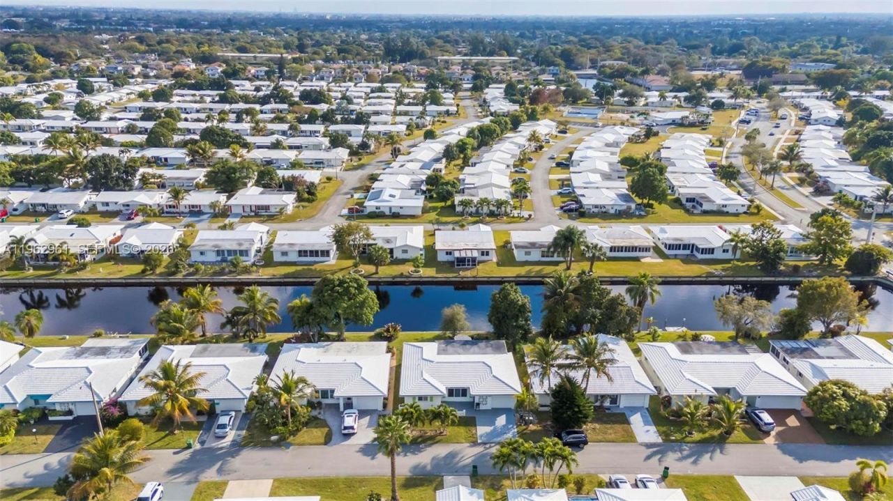 6810 NW 74th Pl, Tamarac, FL 33321 Photo