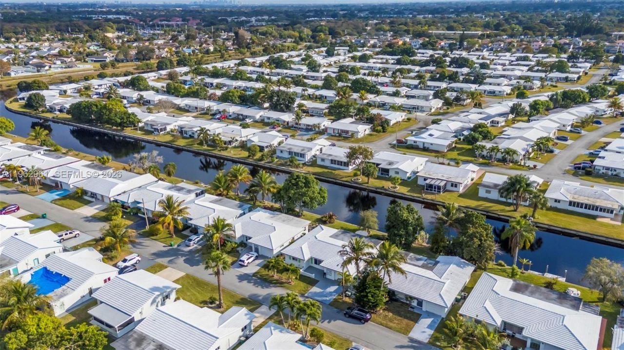 6810 NW 74th Pl, Tamarac, FL 33321 Photo