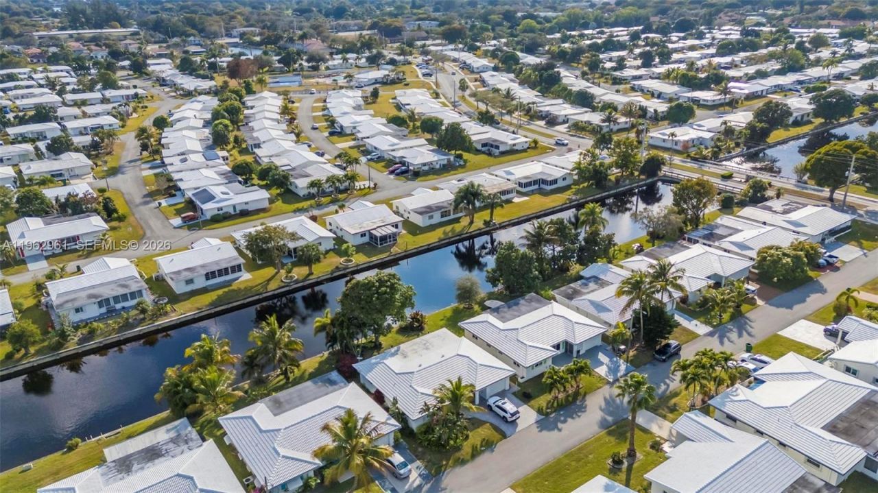 6810 NW 74th Pl, Tamarac, FL 33321 Photo