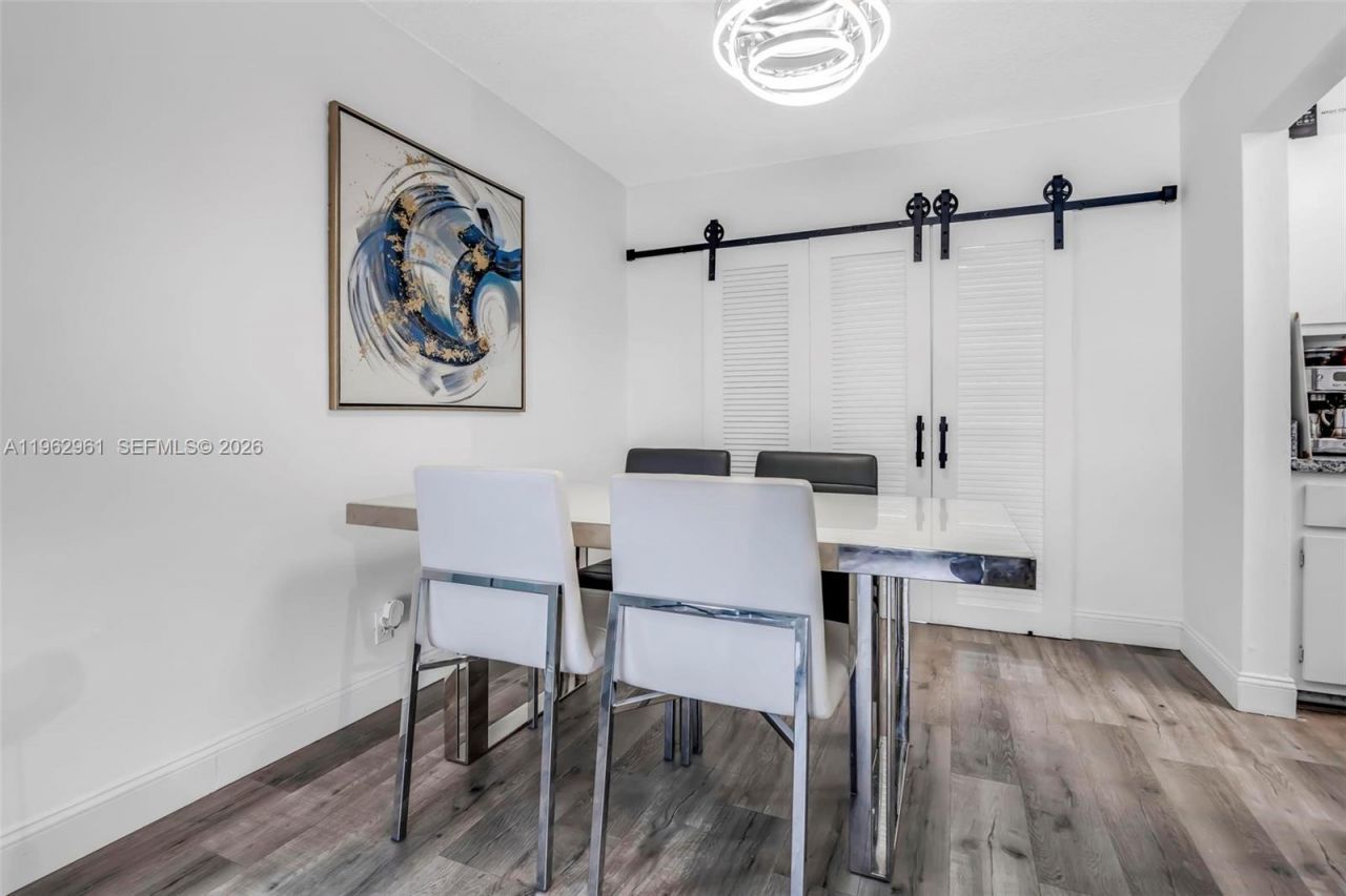 6810 NW 74th Pl, Tamarac, FL 33321 Photo