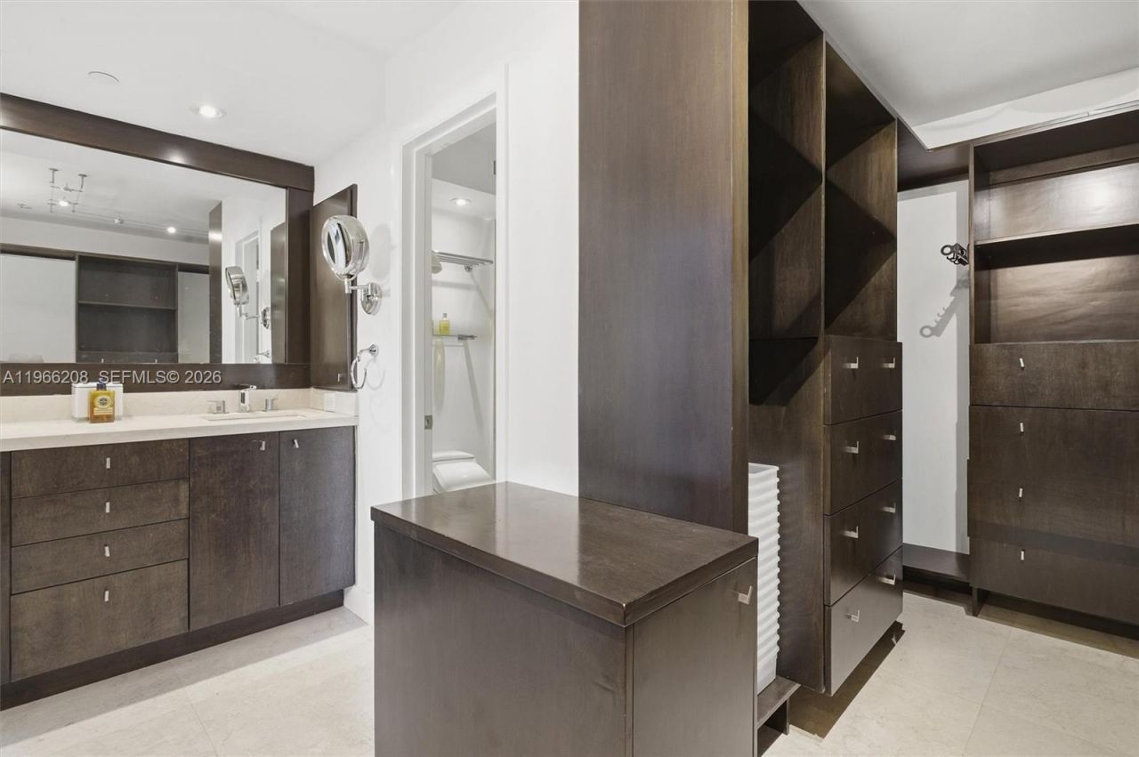 613 Ocean Dr , Unit 5D, Key Biscayne, FL 33149 Photo