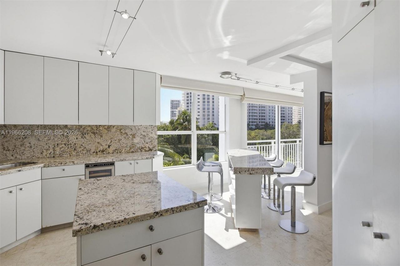 613 Ocean Dr , Unit 5D, Key Biscayne, FL 33149 Photo