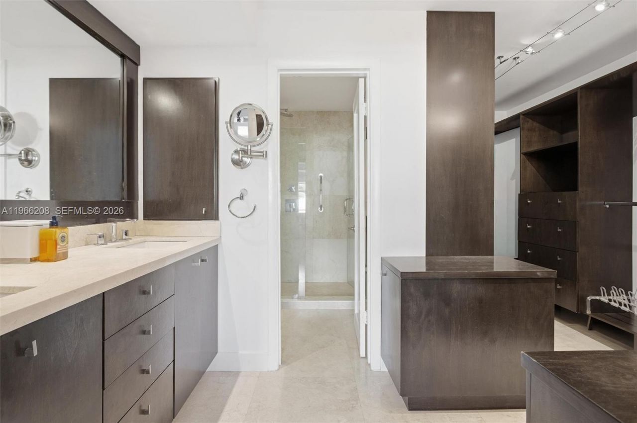 613 Ocean Dr , Unit 5D, Key Biscayne, FL 33149 Photo