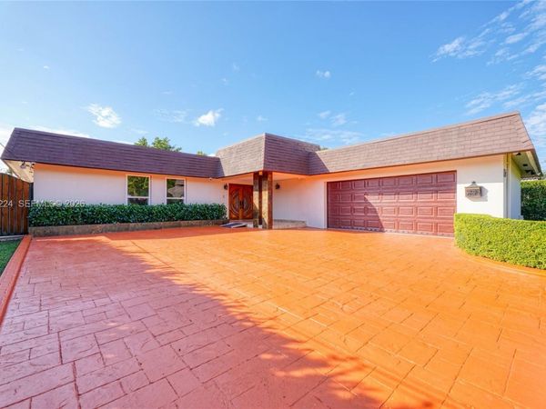 5826 SW 17th St, Miami, FL 33155