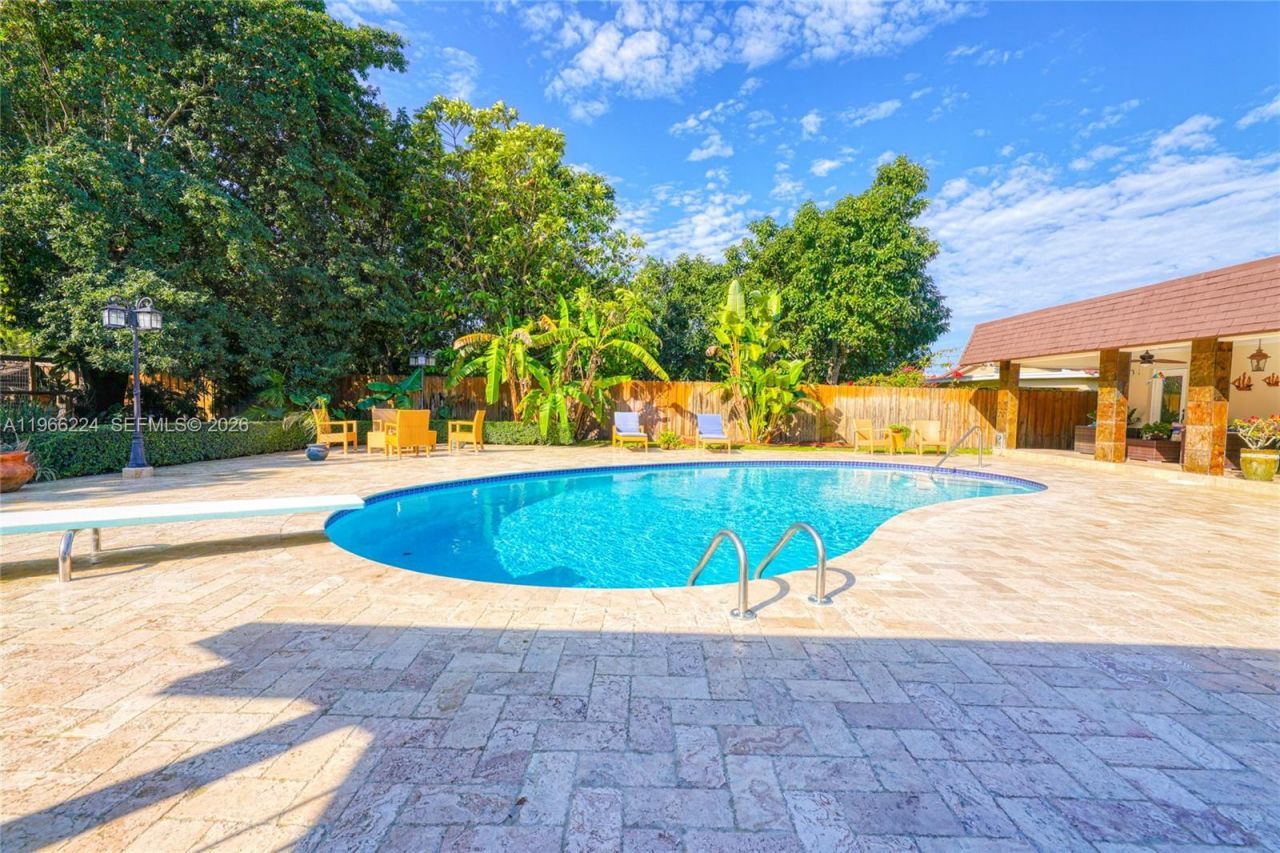 5826 SW 17th St, Miami, FL 33155 Photo