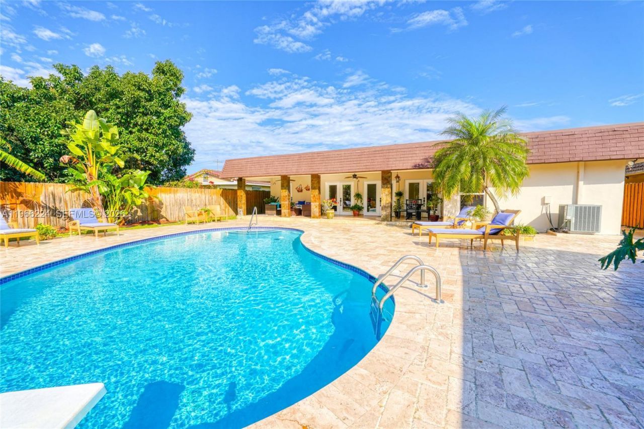 5826 SW 17th St, Miami, FL 33155 Photo