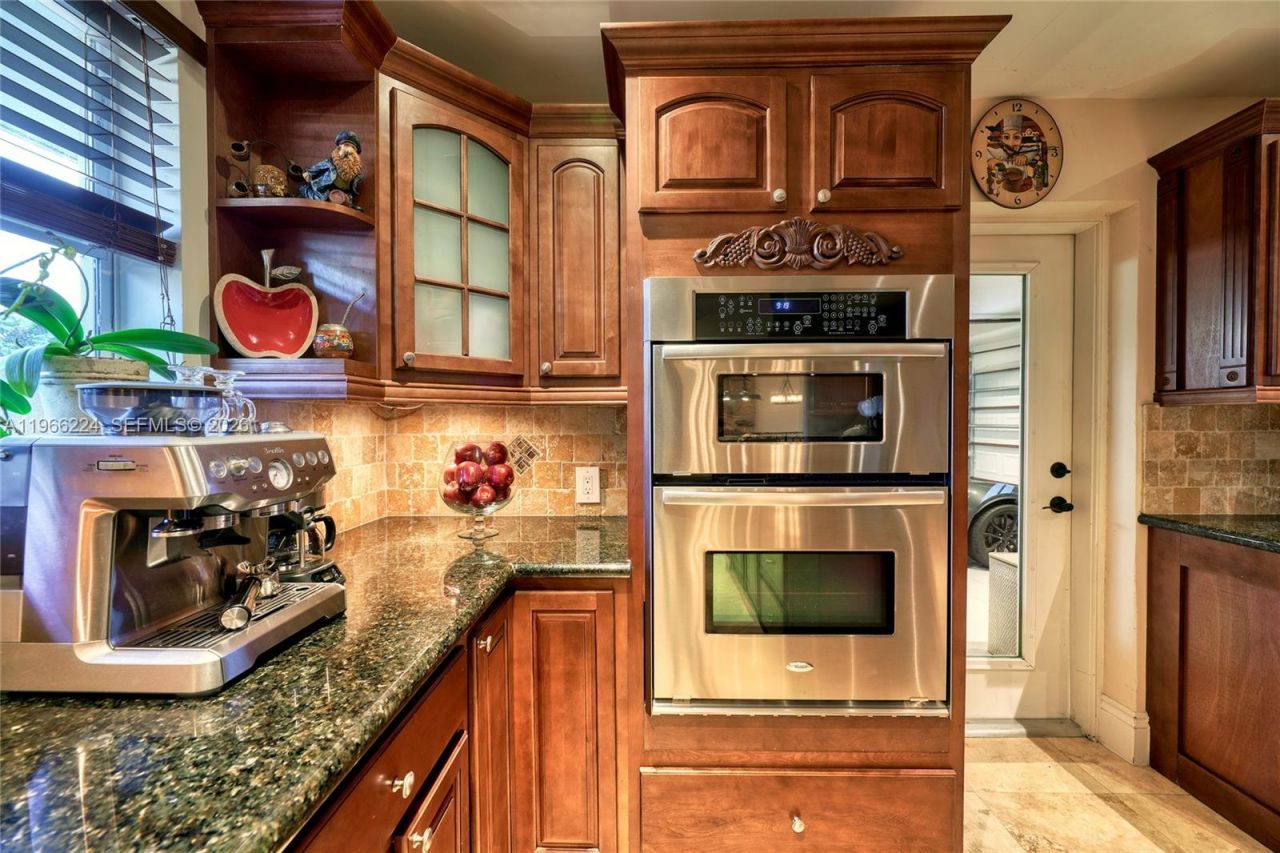 5826 SW 17th St, Miami, FL 33155 Photo