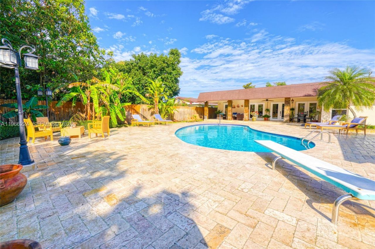 5826 SW 17th St, Miami, FL 33155 Photo