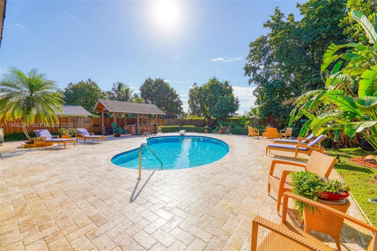 5826 SW 17th St, Miami, FL 33155 Photo