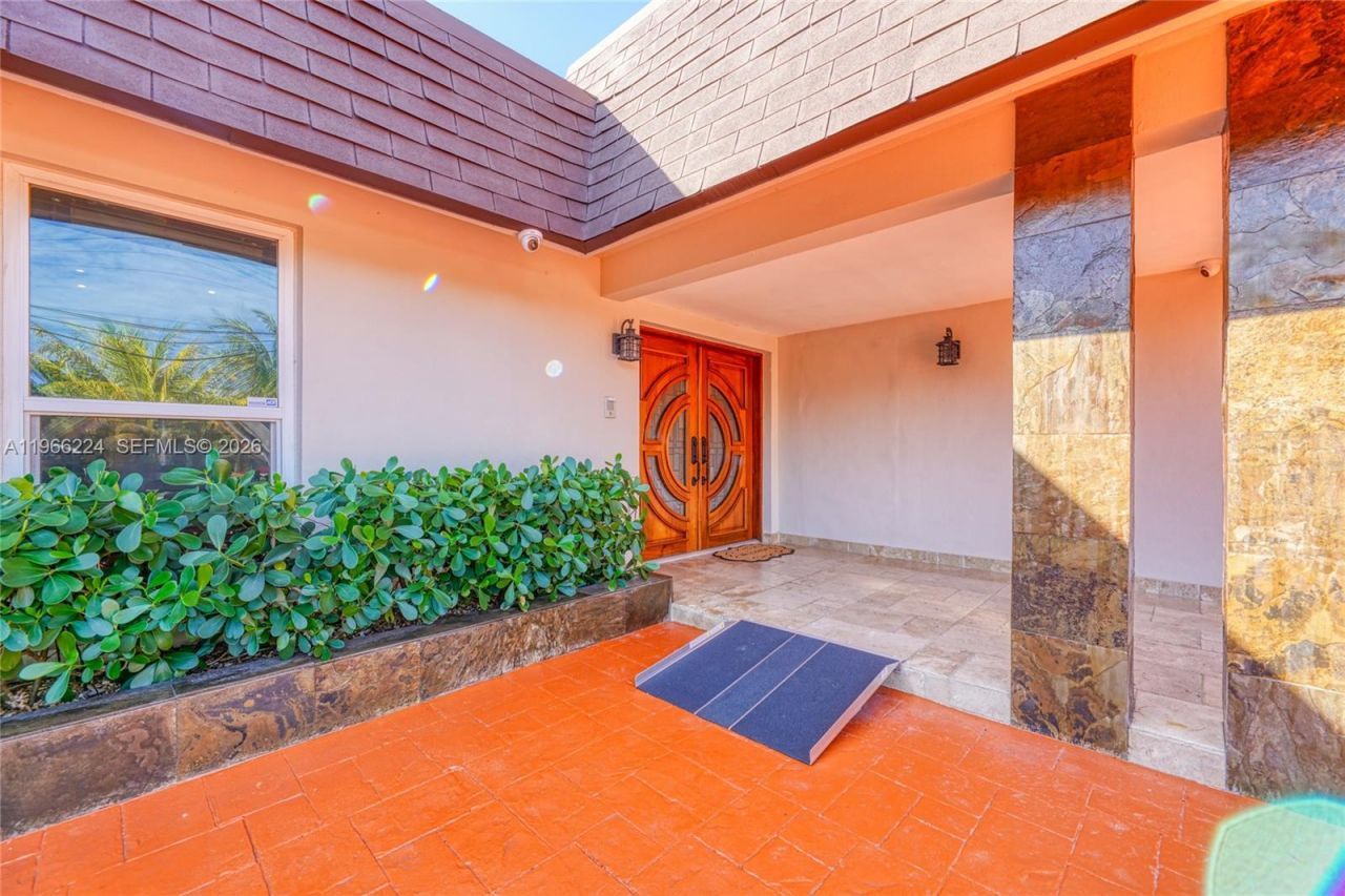 5826 SW 17th St, Miami, FL 33155 Photo