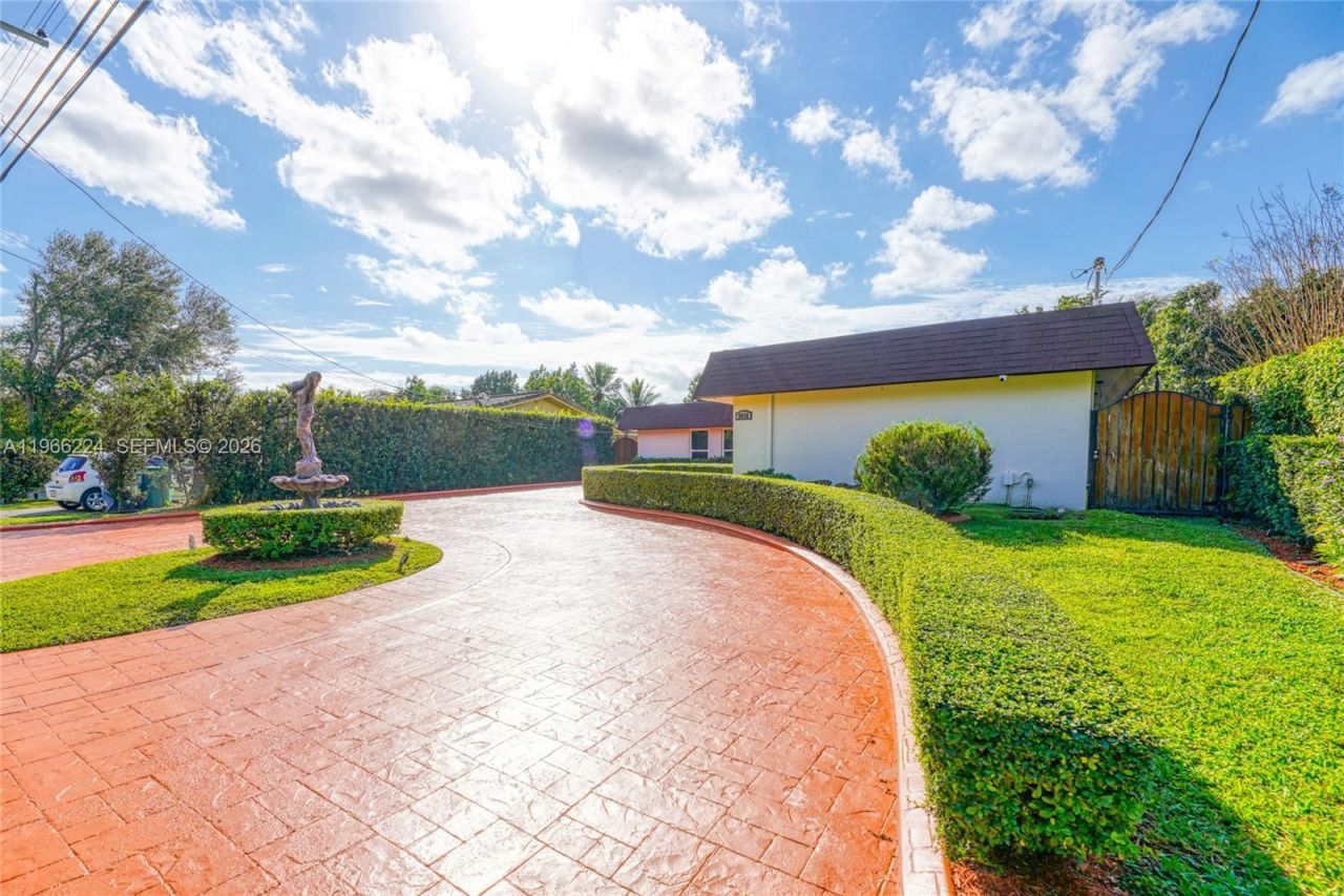 5826 SW 17th St, Miami, FL 33155 Photo