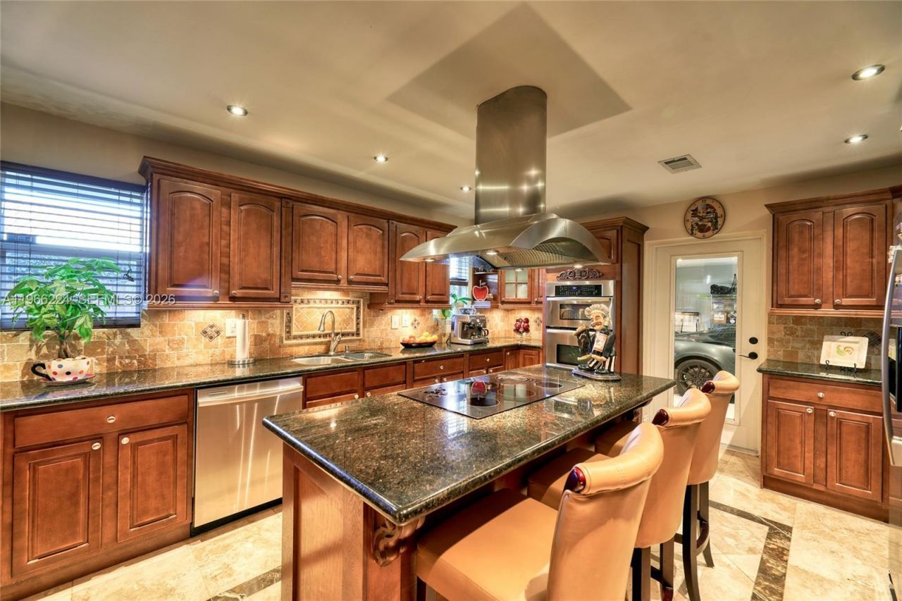 5826 SW 17th St, Miami, FL 33155 Photo