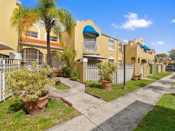 415 NW 85th Pl, Unit 1707, Miami, FL 33126