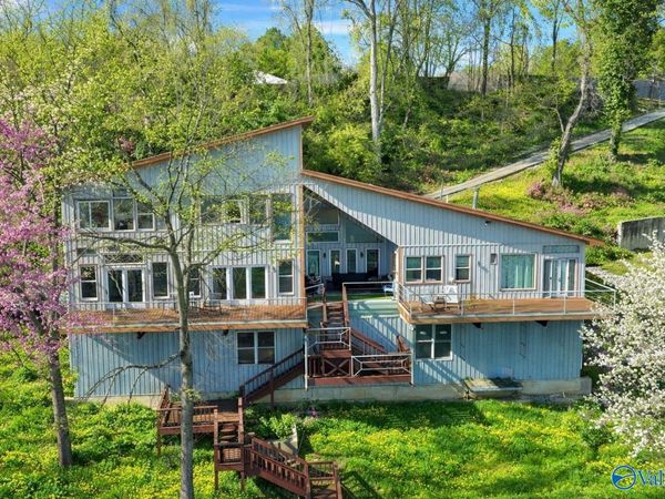 909 Pine Island Point, Scottsboro, AL 35769