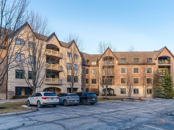 1800 AMBERLEY Court, Unit 309, Lake Forest, IL 60045