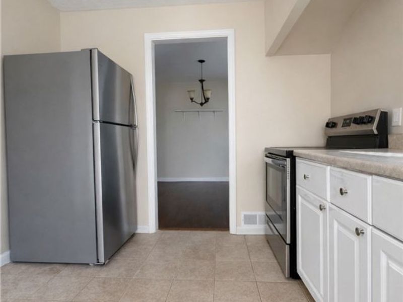 579 E 260th Street, Euclid, OH 44132 Photo 2