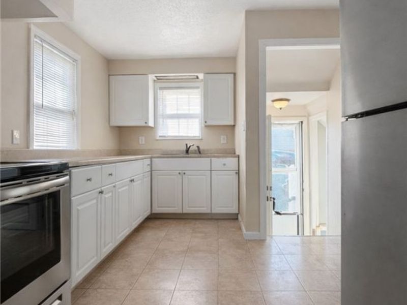 579 E 260th Street, Euclid, OH 44132 Photo 3