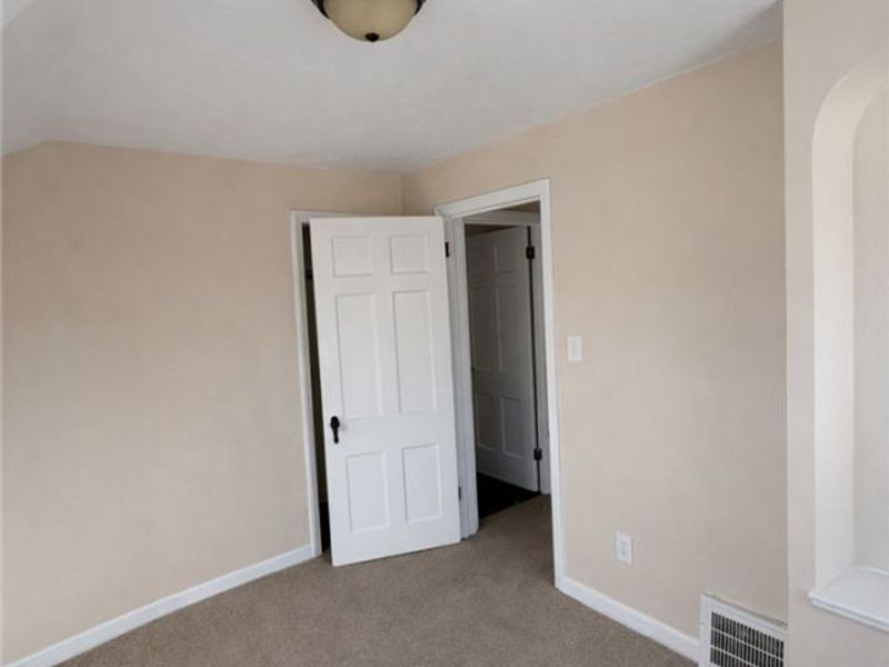 579 E 260th Street, Euclid, OH 44132 Photo 7