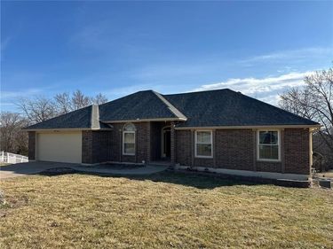 1900 Hidden Valley Drive, Pleasant Hill, MO 64080