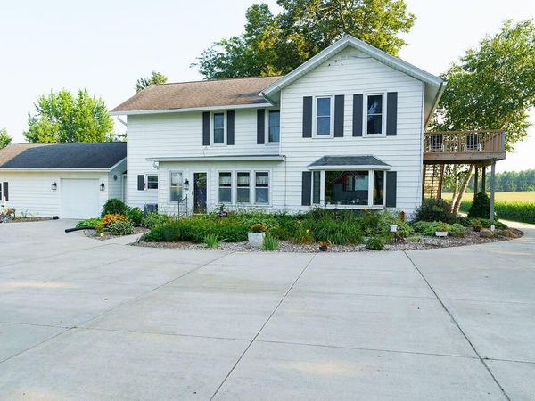 W1370 Gopher Hill Rd, Ixonia, WI 53036