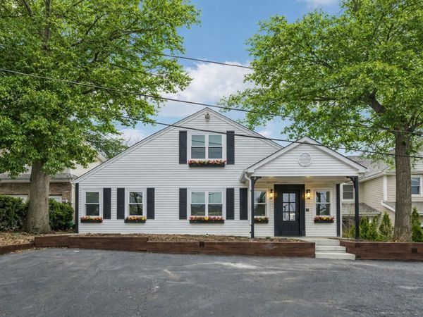 21688 W Ravine Drive, Lake Zurich, IL 60047