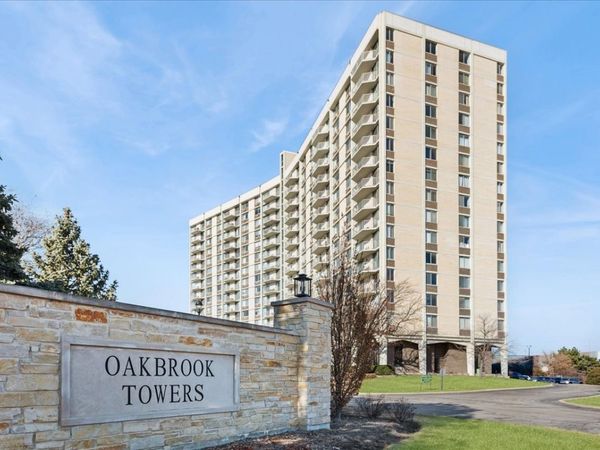 40 N Tower Road, Unit 8F, Oak Brook, IL 60523