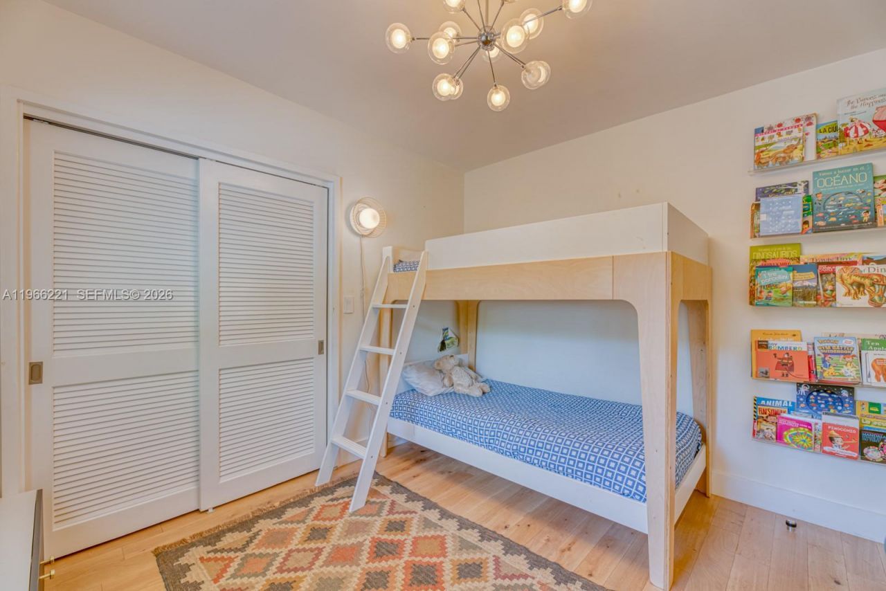 4071 Barbarossa Ave, Miami, FL 33133 Photo