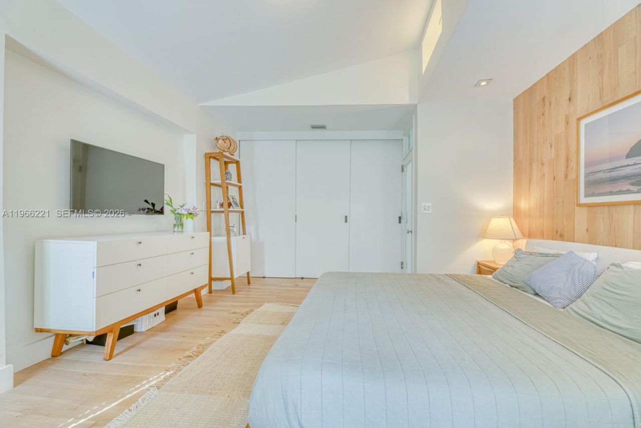 4071 Barbarossa Ave, Miami, FL 33133 Photo