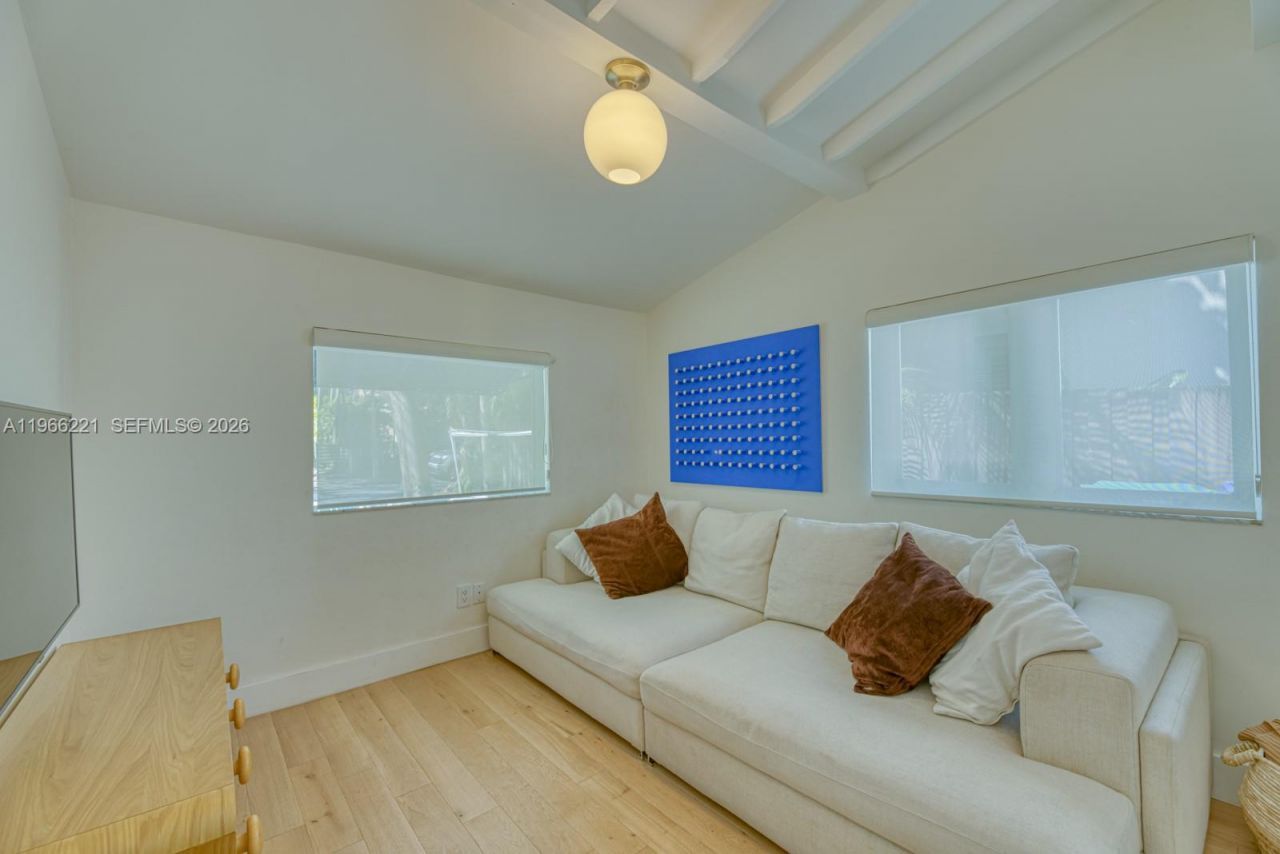 4071 Barbarossa Ave, Miami, FL 33133 Photo