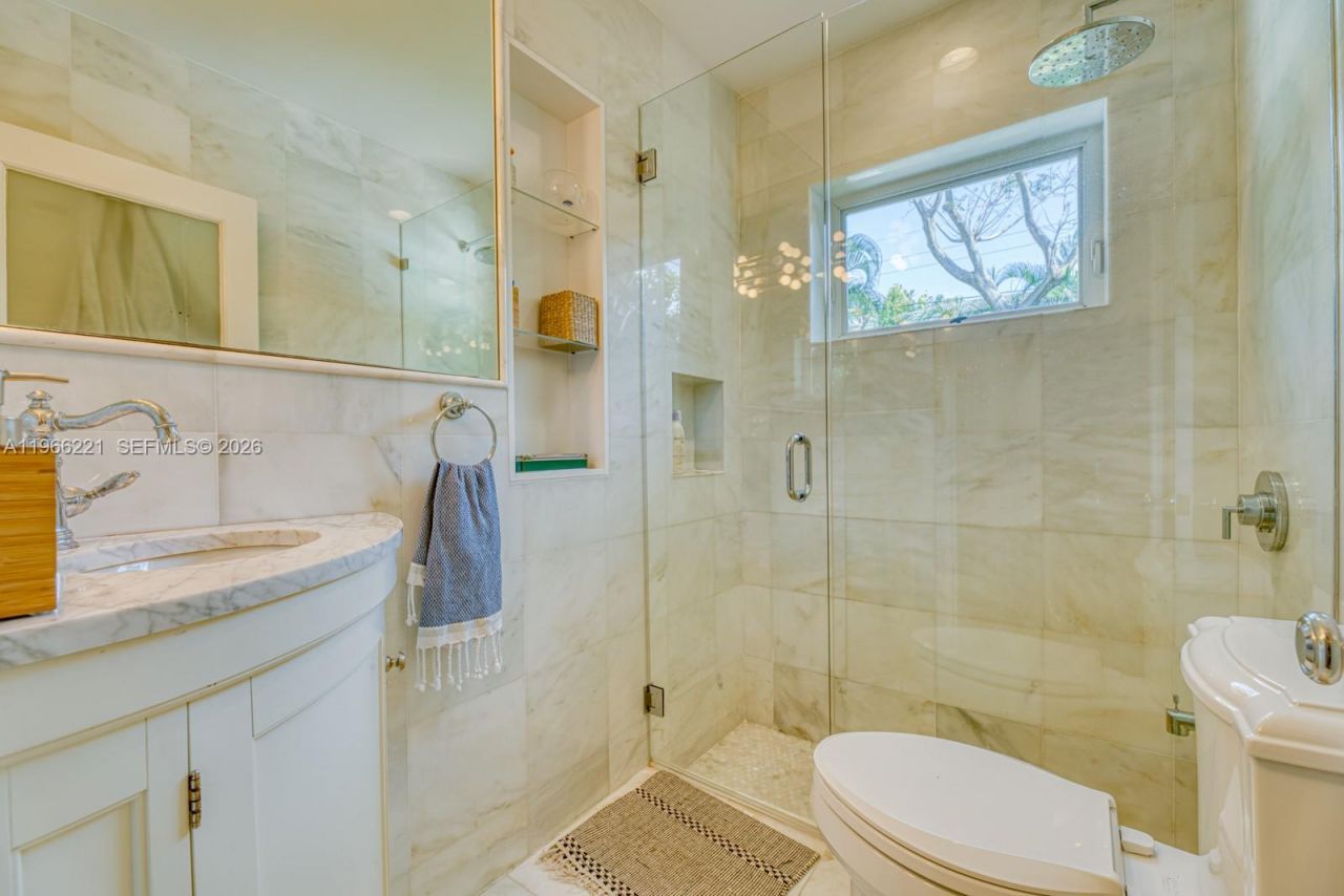 4071 Barbarossa Ave, Miami, FL 33133 Photo