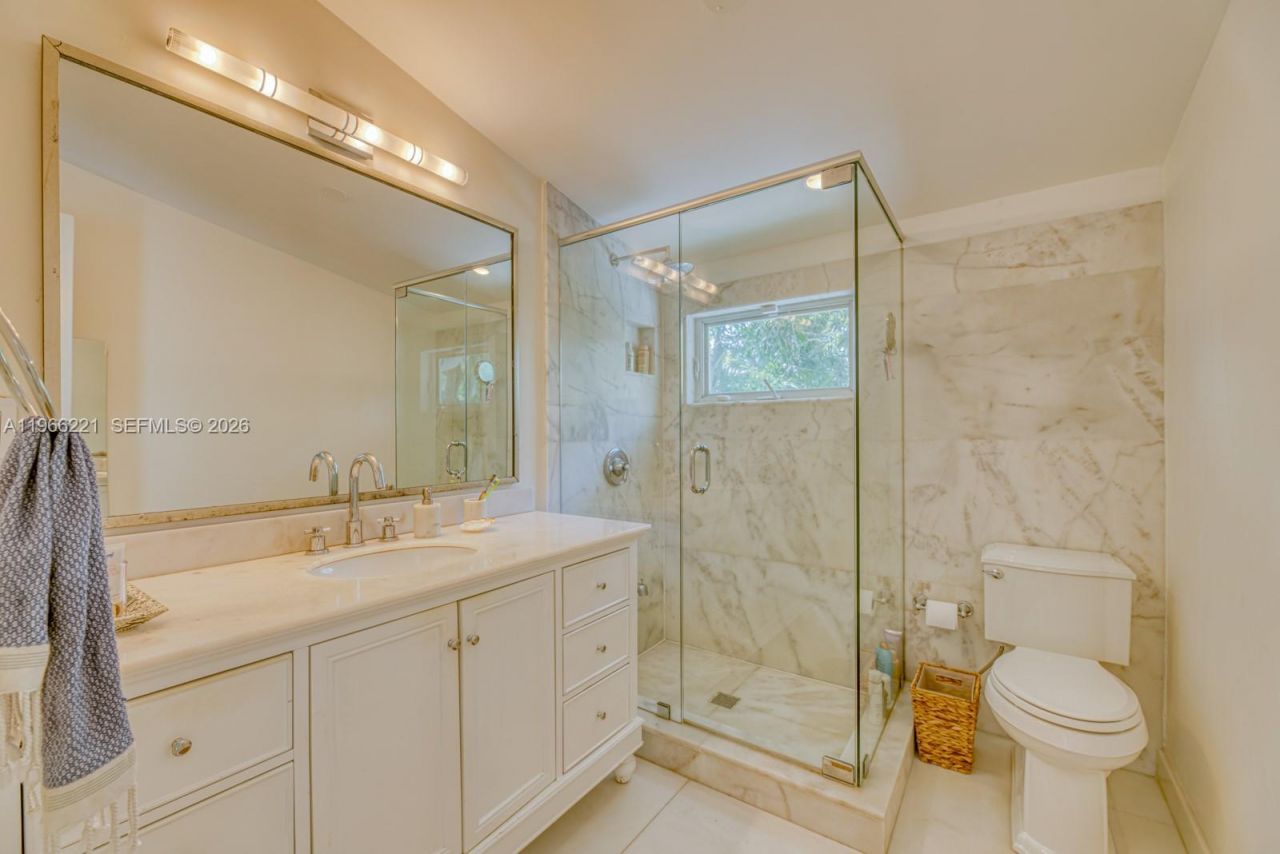 4071 Barbarossa Ave, Miami, FL 33133 Photo