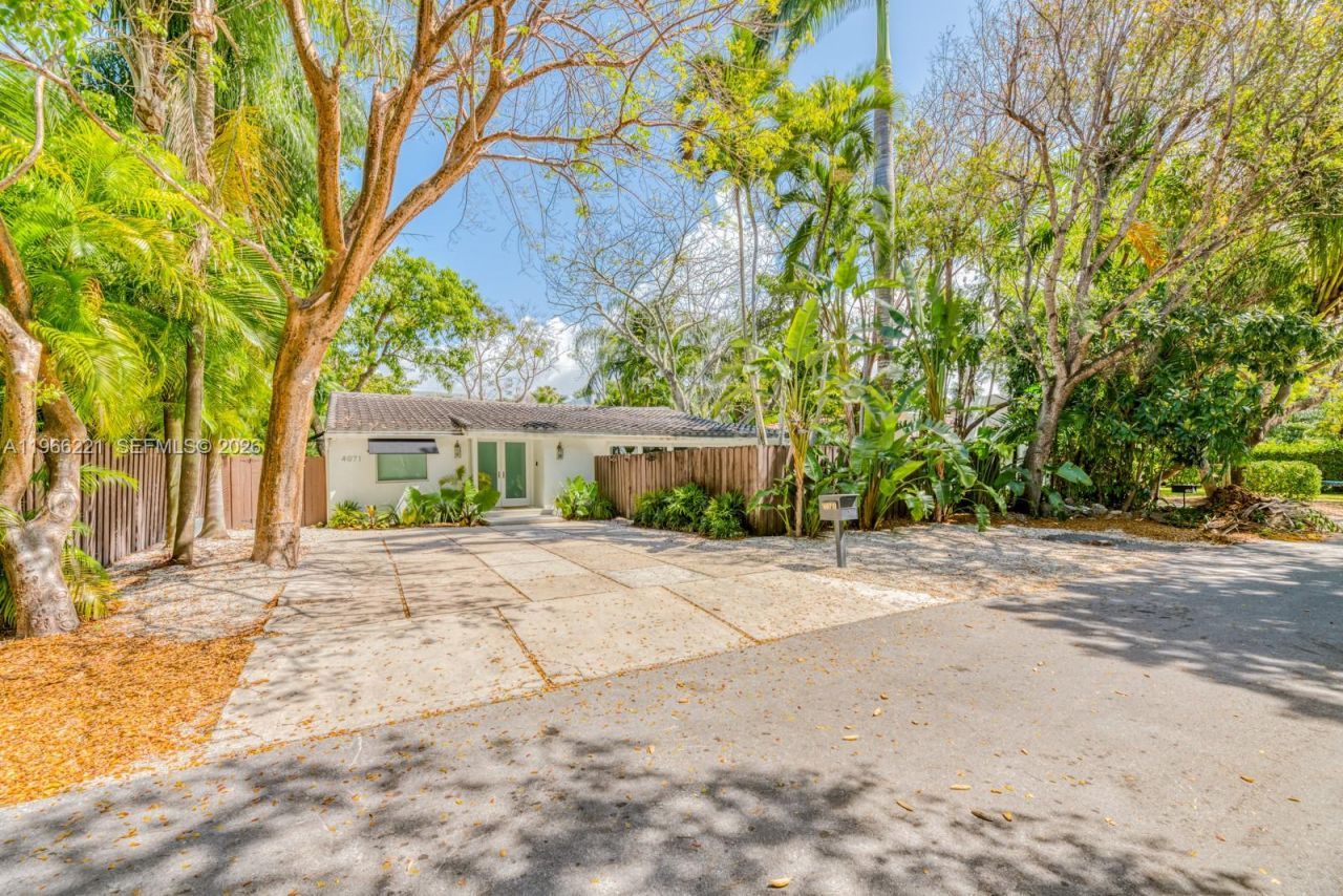 4071 Barbarossa Ave, Miami, FL 33133 Photo