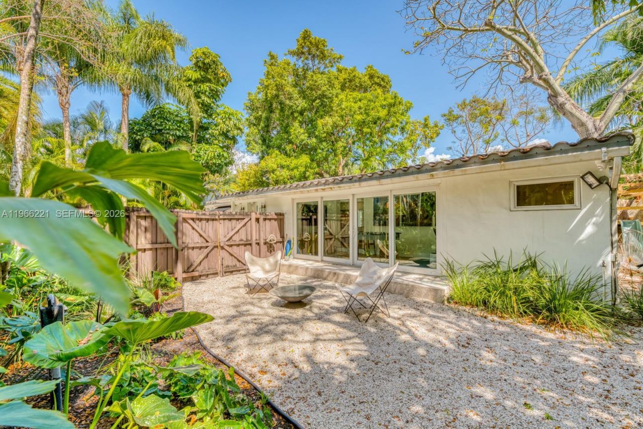 4071 Barbarossa Ave, Miami, FL 33133 Photo