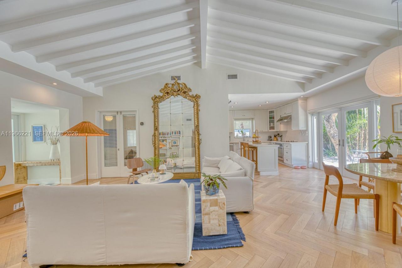 4071 Barbarossa Ave, Miami, FL 33133 Photo