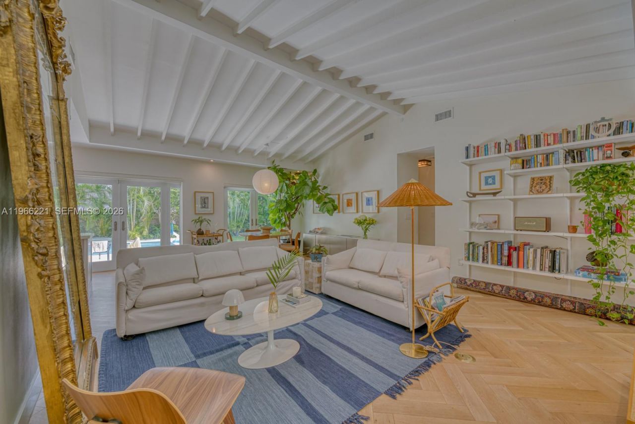 4071 Barbarossa Ave, Miami, FL 33133 Photo