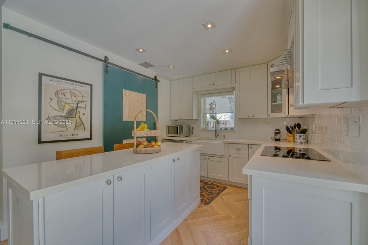 4071 Barbarossa Ave, Miami, FL 33133 Photo