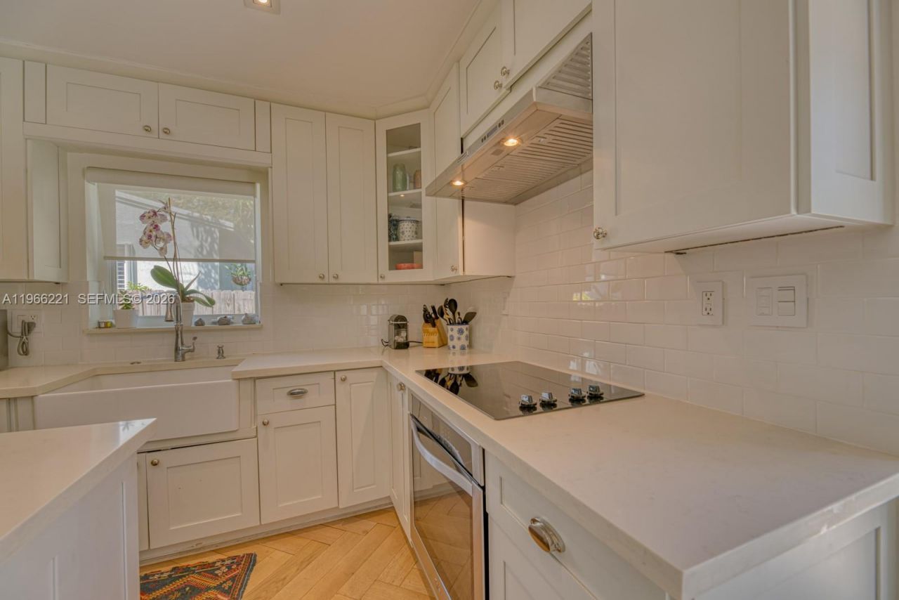 4071 Barbarossa Ave, Miami, FL 33133 Photo