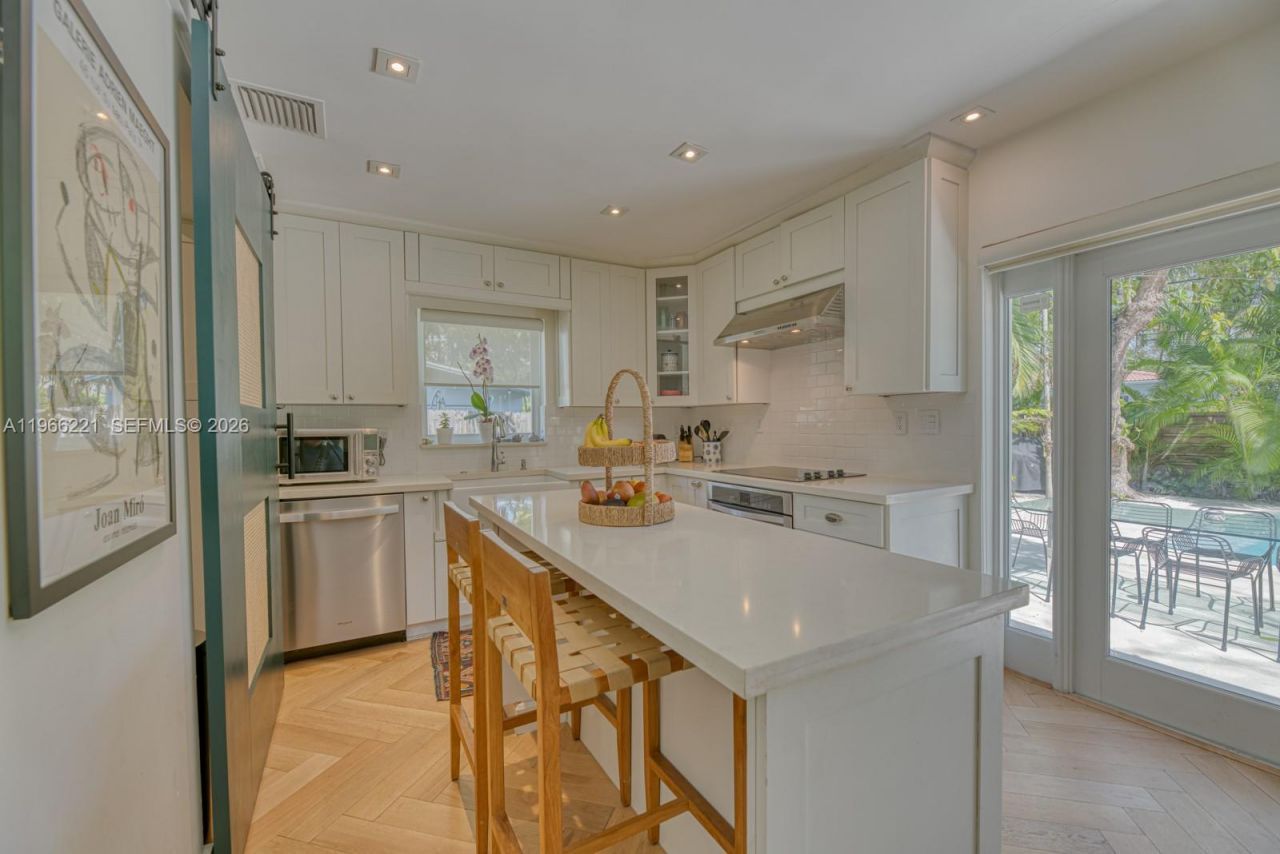 4071 Barbarossa Ave, Miami, FL 33133 Photo