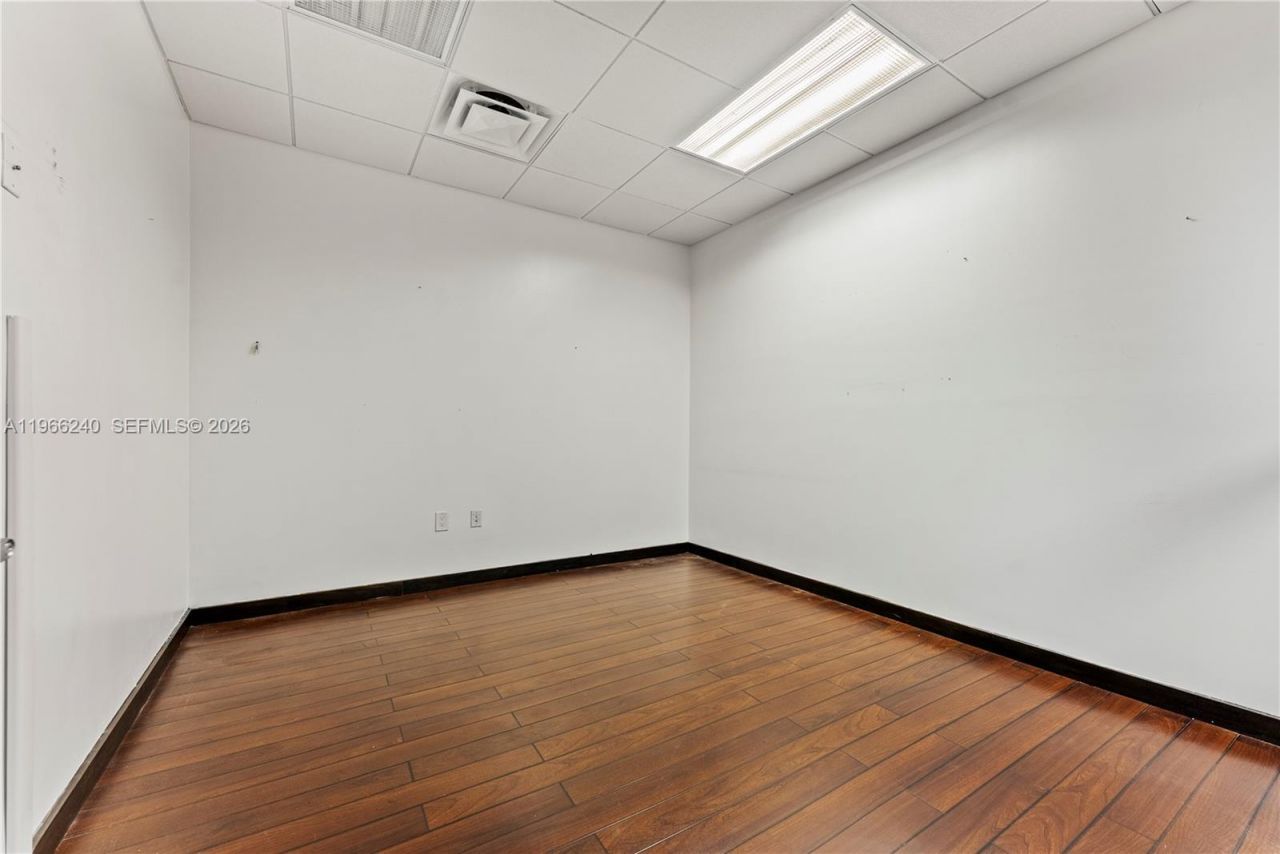 20185 NE 16th Pl , Miami, FL 33179 Photo