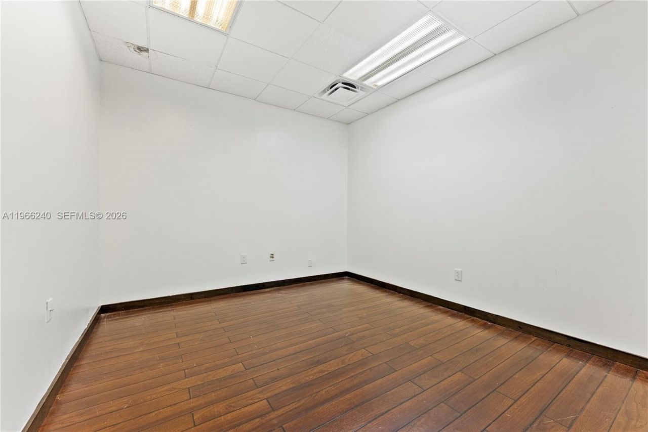 20185 NE 16th Pl , Miami, FL 33179 Photo