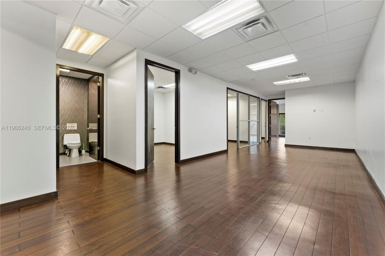 20185 NE 16th Pl , Miami, FL 33179 Photo