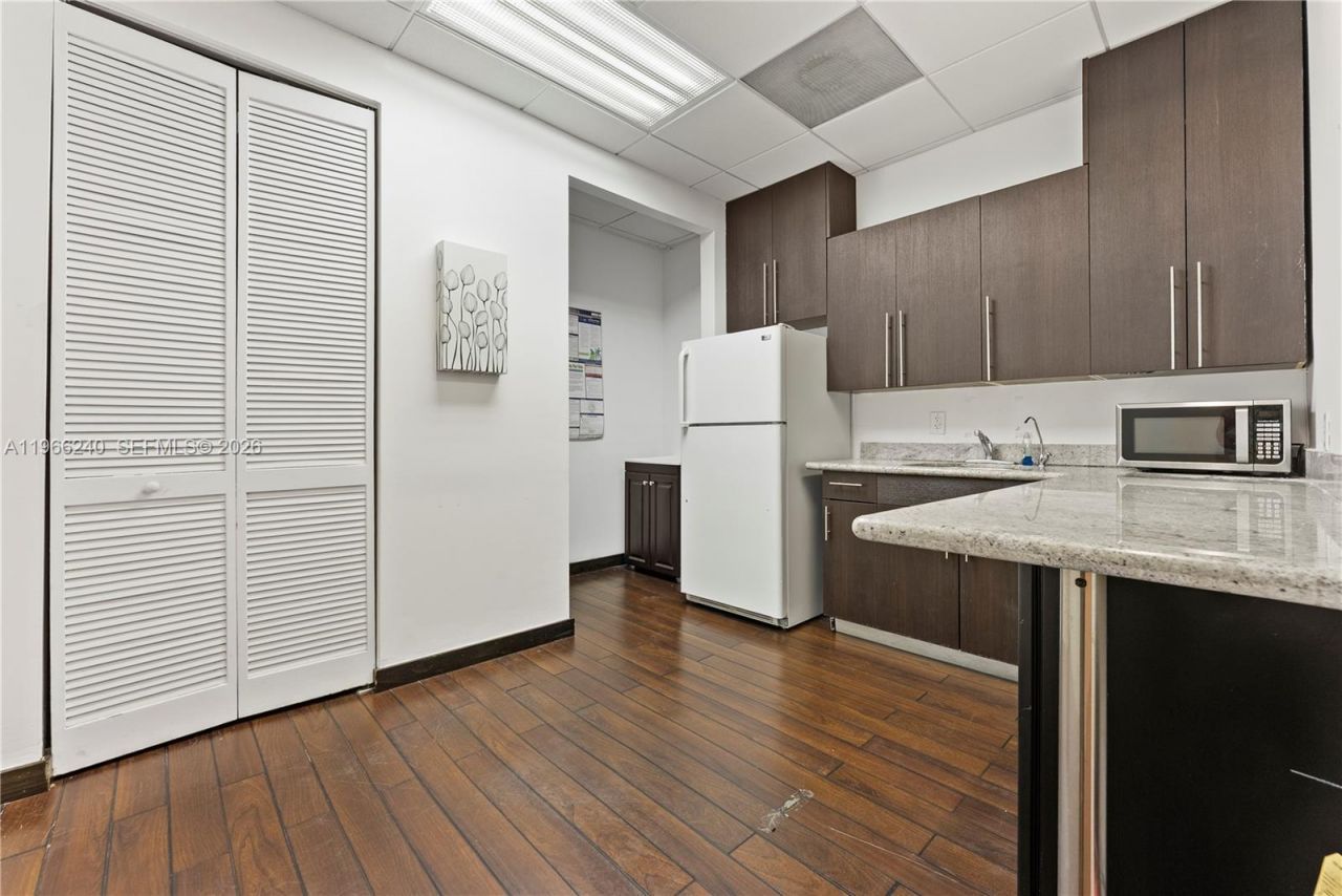 20185 NE 16th Pl , Miami, FL 33179 Photo