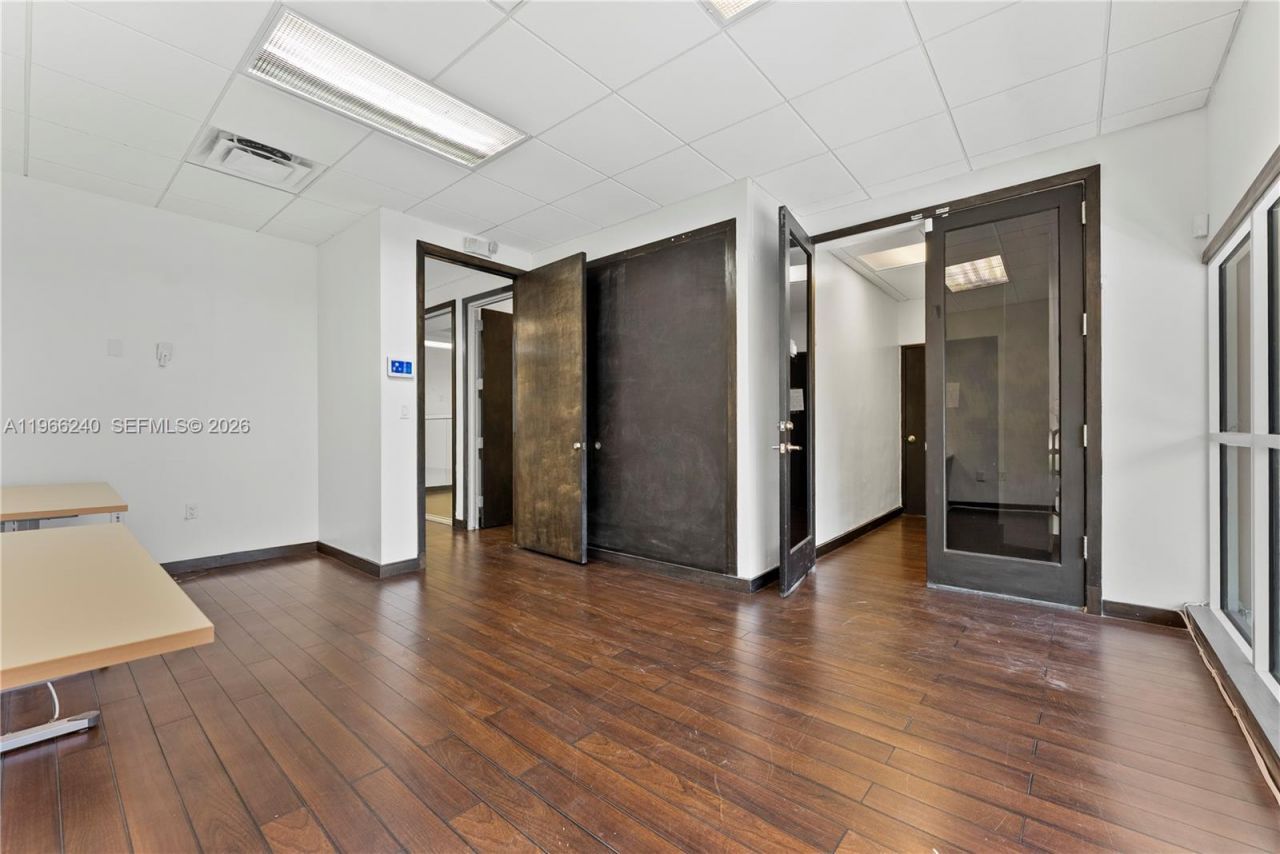 20185 NE 16th Pl , Miami, FL 33179 Photo