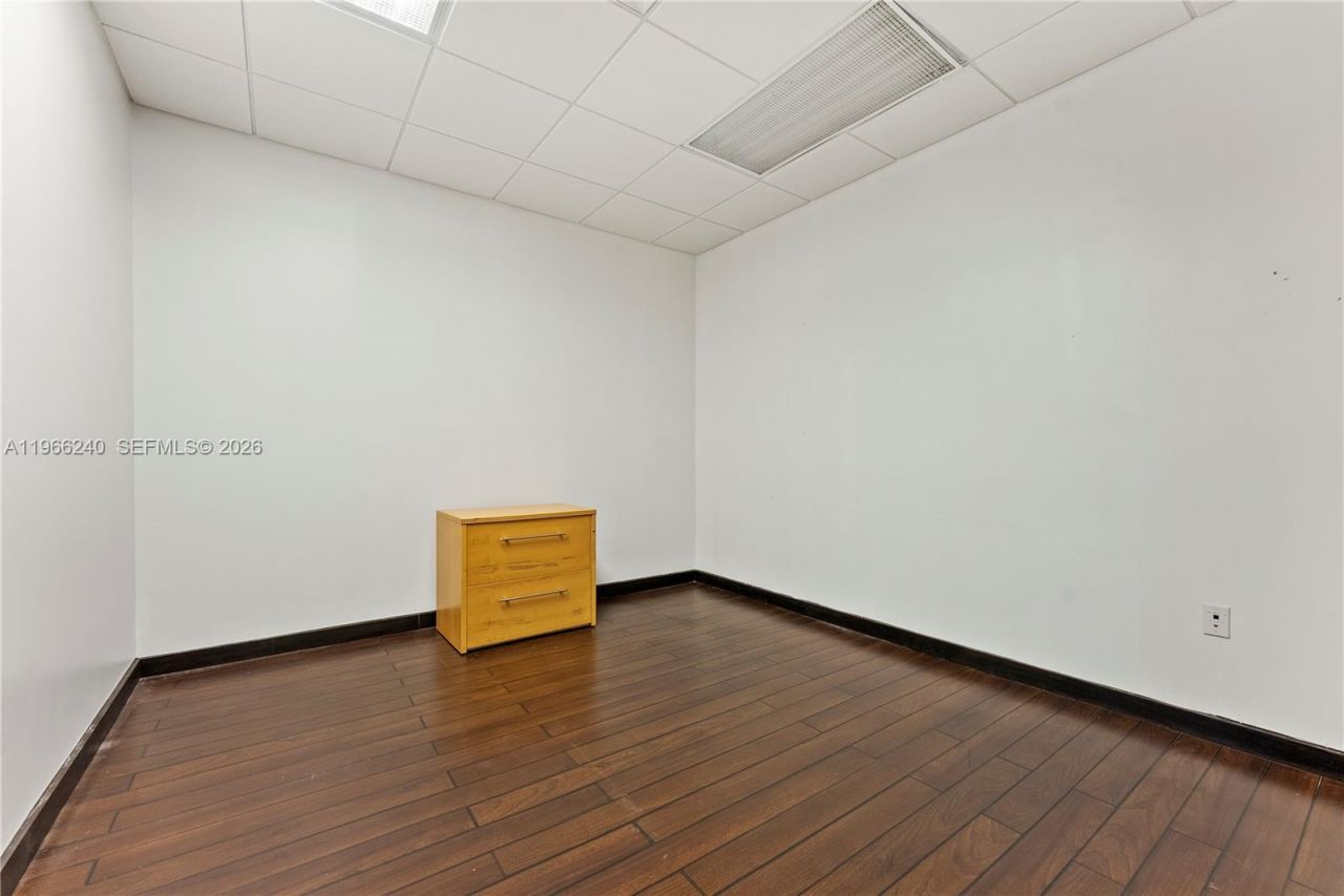 20185 NE 16th Pl , Miami, FL 33179 Photo