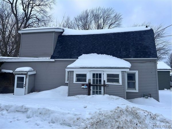 33 Marshall Place, Lockport, NY 14094